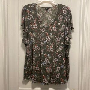Torrid 4x flutter sleeve v neck tshirt